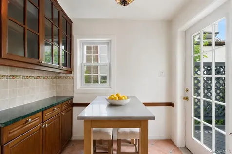 463 Beach Avenue Mamaroneck NY 10543