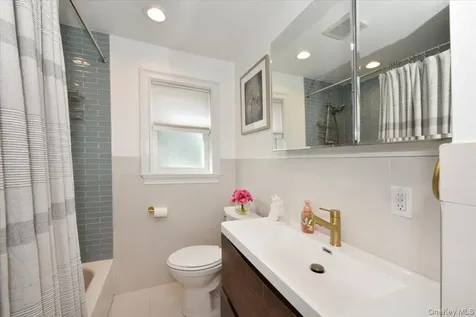 383 Violet Street Massapequa Park NY 11762