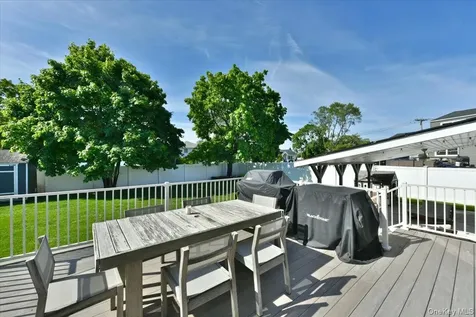 383 Violet Street Massapequa Park NY 11762