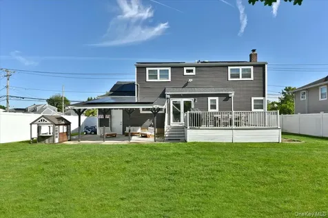 383 Violet Street Massapequa Park NY 11762