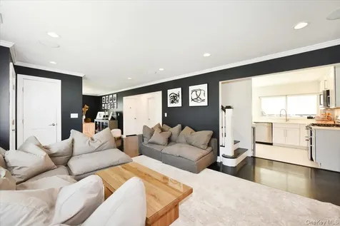 383 Violet Street Massapequa Park NY 11762