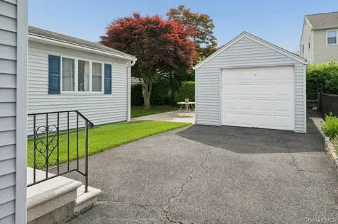 21 Hayes Drive Eastchester NY 10709