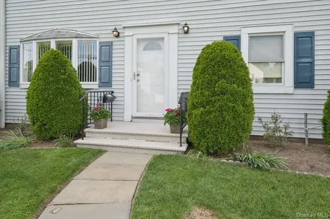 21 Hayes Drive Eastchester NY 10709
