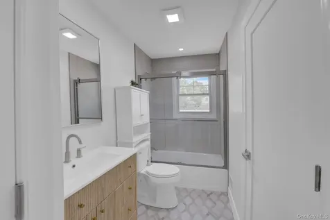 13 W 15th Street Deer Park NY 11729