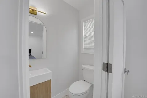 13 W 15th Street Deer Park NY 11729