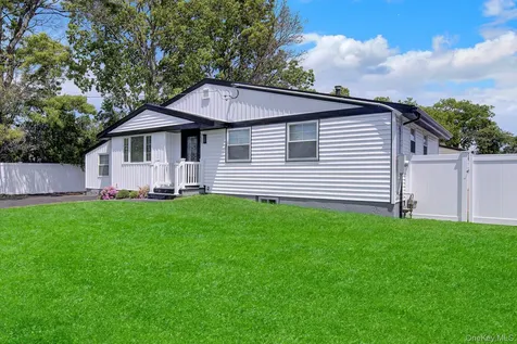 13 W 15th Street Deer Park NY 11729