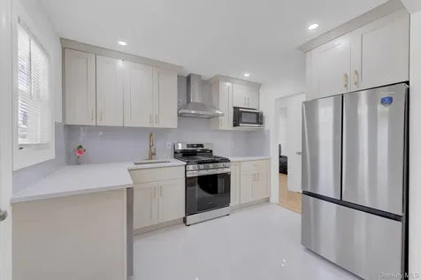 13 W 15th Street Deer Park NY 11729