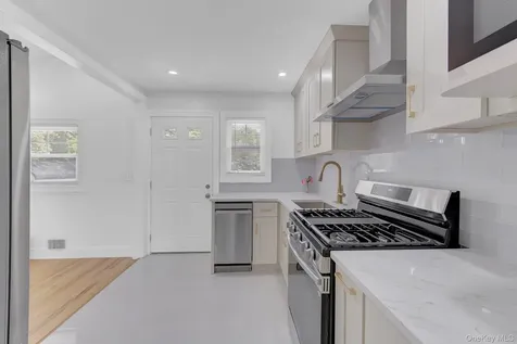 13 W 15th Street Deer Park NY 11729