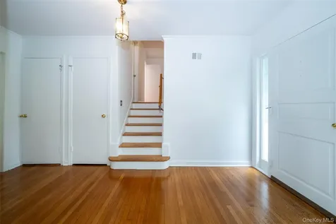 25 Crosshill Road Hartsdale NY 10530