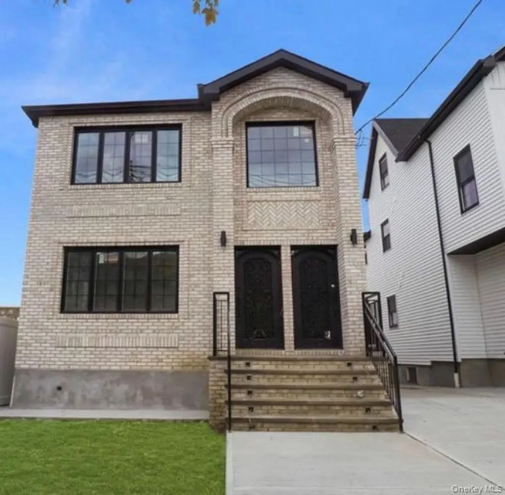 342 234 Street E Bronx NY 10470
