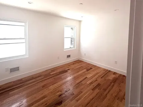 342 234 Street E Bronx NY 10470