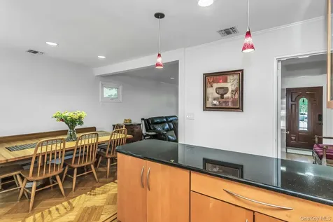 14 Radnor Court Hicksville NY 11801