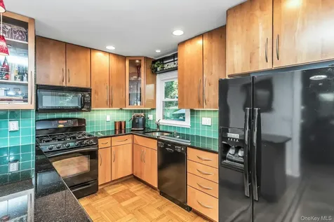 14 Radnor Court Hicksville NY 11801