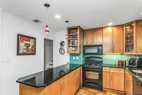 14 Radnor Court Hicksville NY 11801