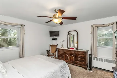 14 Radnor Court Hicksville NY 11801