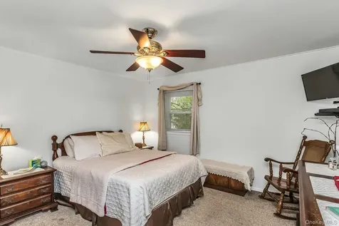14 Radnor Court Hicksville NY 11801