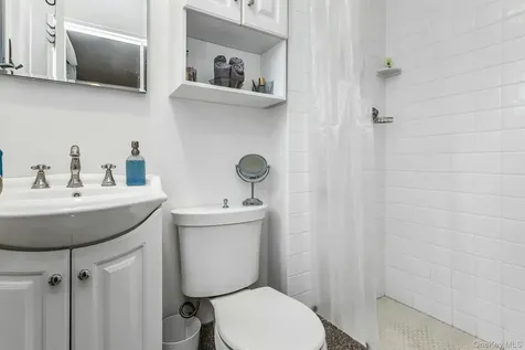 14 Radnor Court Hicksville NY 11801