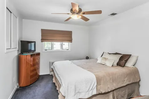 14 Radnor Court Hicksville NY 11801