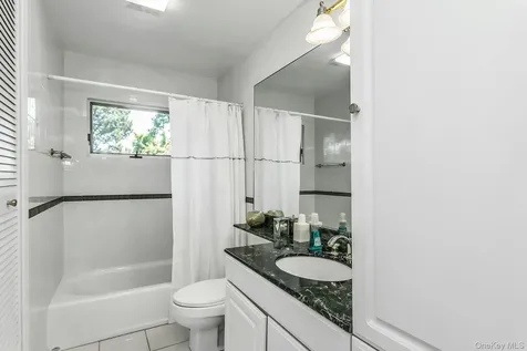 14 Radnor Court Hicksville NY 11801