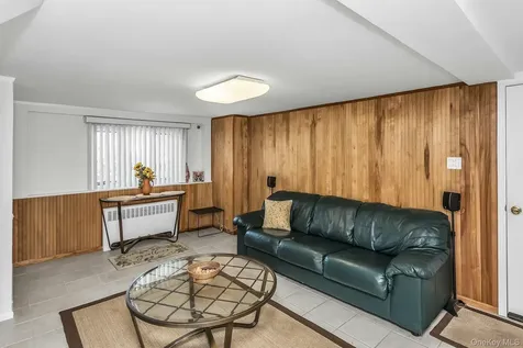 14 Radnor Court Hicksville NY 11801