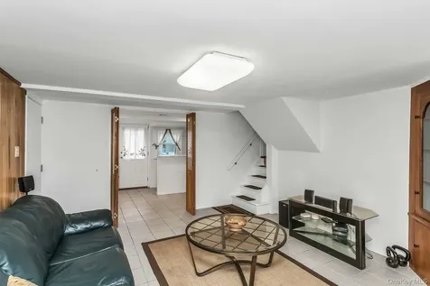 14 Radnor Court Hicksville NY 11801