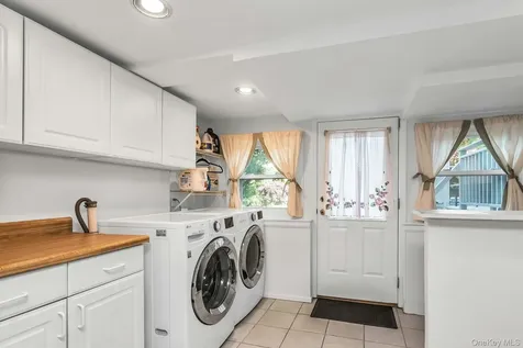 14 Radnor Court Hicksville NY 11801