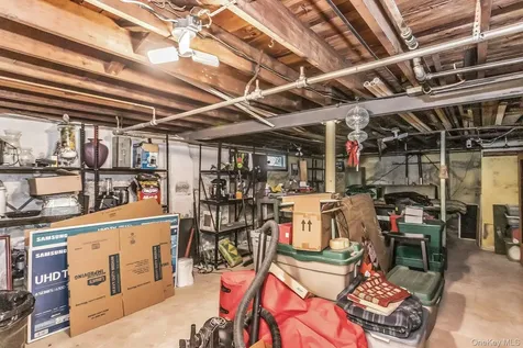14 Radnor Court Hicksville NY 11801