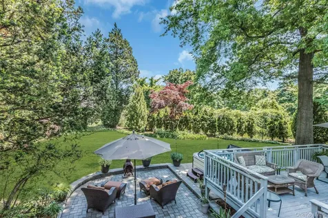 14 Radnor Court Hicksville NY 11801