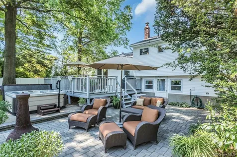 14 Radnor Court Hicksville NY 11801