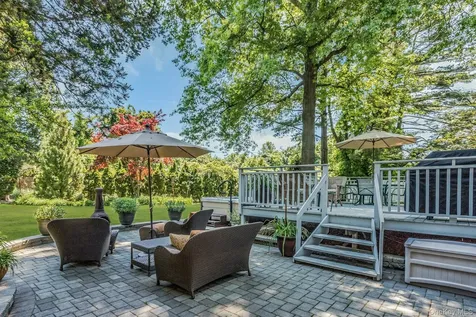 14 Radnor Court Hicksville NY 11801