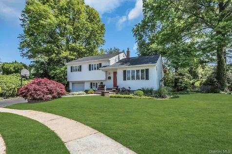 14 Radnor Court Hicksville NY 11801
