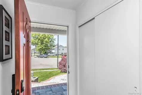 14 Radnor Court Hicksville NY 11801