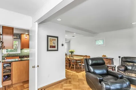 14 Radnor Court Hicksville NY 11801