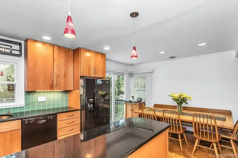 14 Radnor Court Hicksville NY 11801