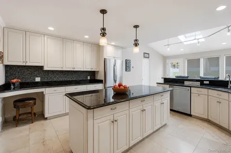 23 Wildwood Lane Greenvale NY 11548