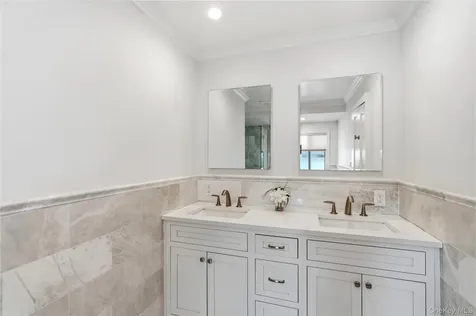 23 Wildwood Lane Greenvale NY 11548