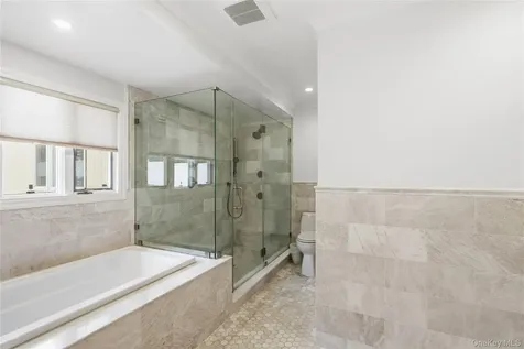 23 Wildwood Lane Greenvale NY 11548