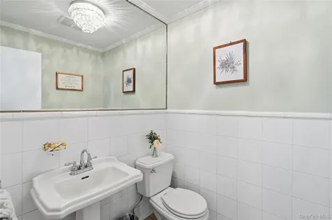 23 Wildwood Lane Greenvale NY 11548