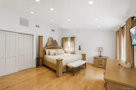 23 Wildwood Lane Greenvale NY 11548