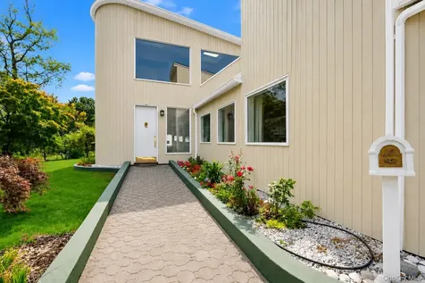 23 Wildwood Lane Greenvale NY 11548