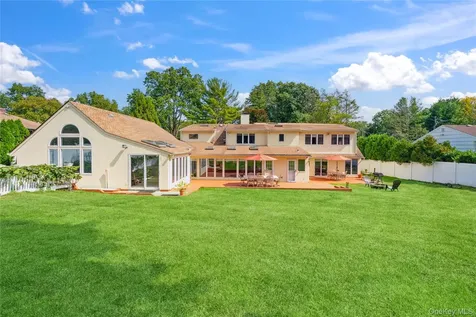 23 Wildwood Lane Greenvale NY 11548