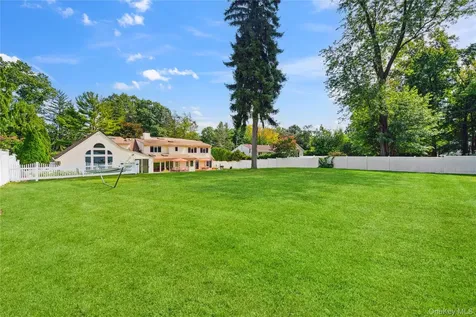 23 Wildwood Lane Greenvale NY 11548