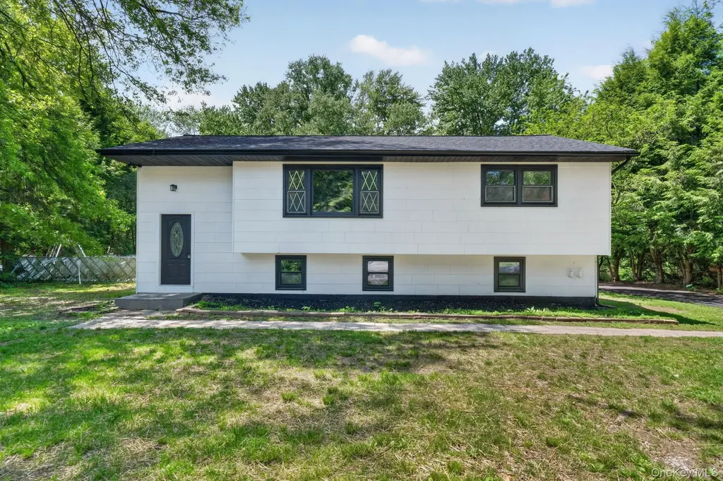 15 Whiteford Drive Pleasant Valley NY 12569