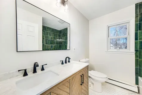 15 Whiteford Drive Pleasant Valley NY 12569