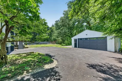 15 Whiteford Drive Pleasant Valley NY 12569