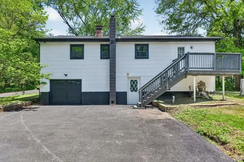 15 Whiteford Drive Pleasant Valley NY 12569