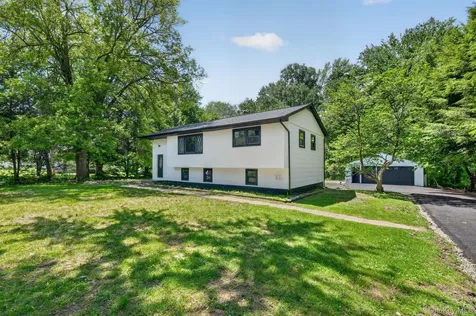 15 Whiteford Drive Pleasant Valley NY 12569