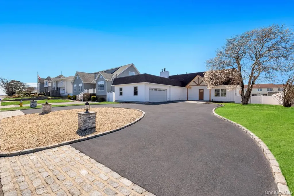 66 Lighthouse Road Babylon NY 11702