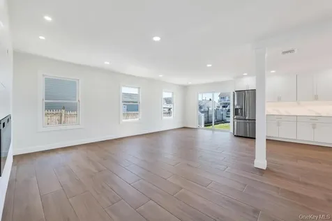 66 Lighthouse Road Babylon NY 11702