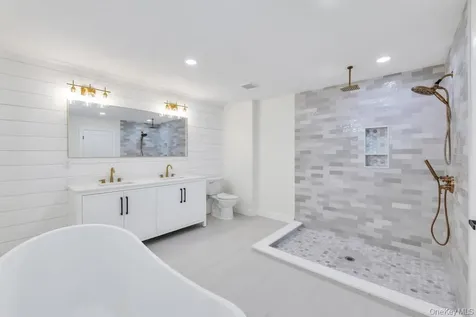 66 Lighthouse Road Babylon NY 11702
